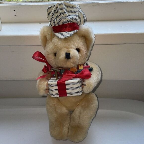 Vintage tan railroad engineer Teddy Bear with wooden train & music box - Picture 4 of 6
